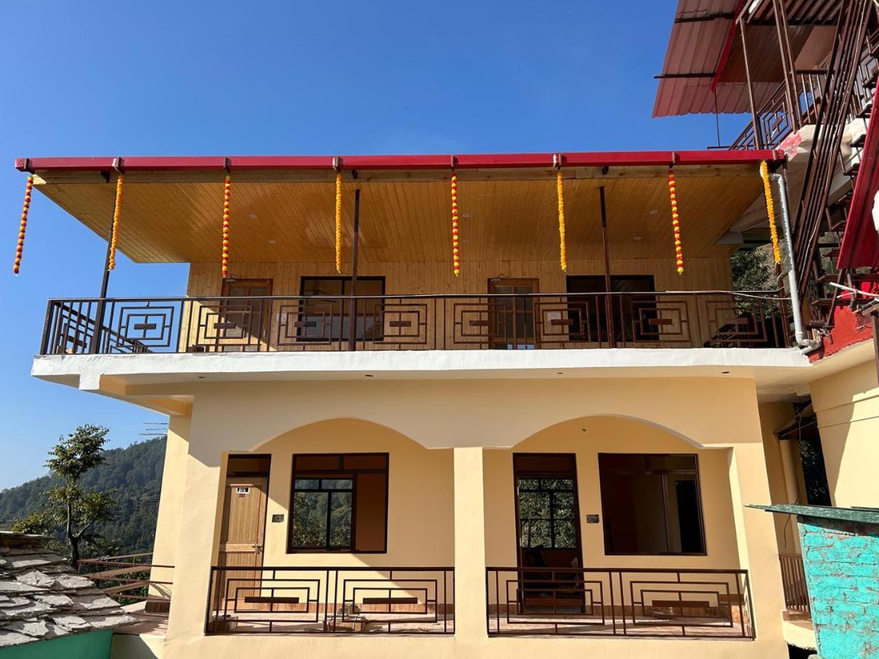 Hotel Mountain View Sari ภายนอก รูปภาพ